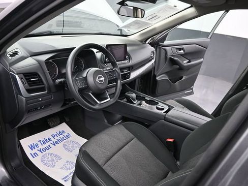 Used 2024 Nissan Rogue SV image 9