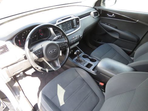 Used 2017 Kia Sorento AWD w/ LX V6 Convenience Package image 11