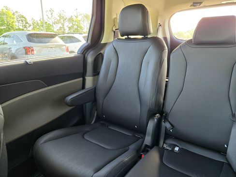 New 2026 Kia Carnival EX image 12