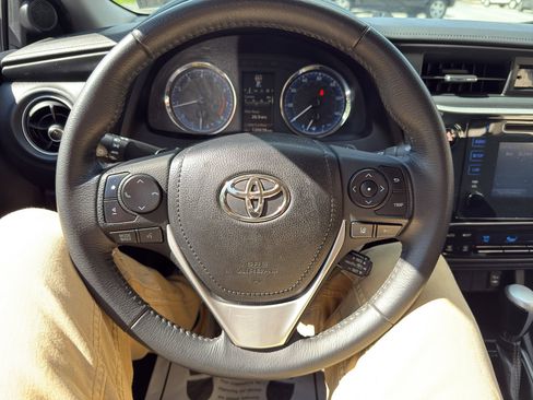 Used 2018 Toyota Corolla SE FWD image 22