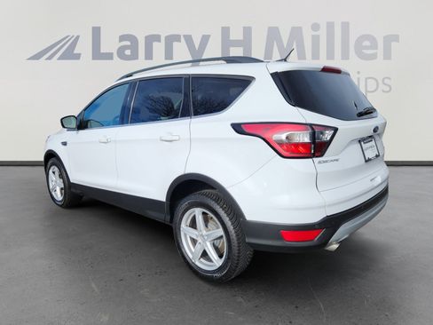 Used 2017 Ford Escape SE w/ Equipment Group 201A image 3
