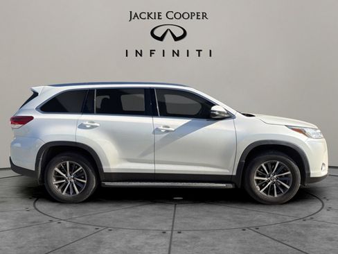 Used 2019 Toyota Highlander XLE image 4