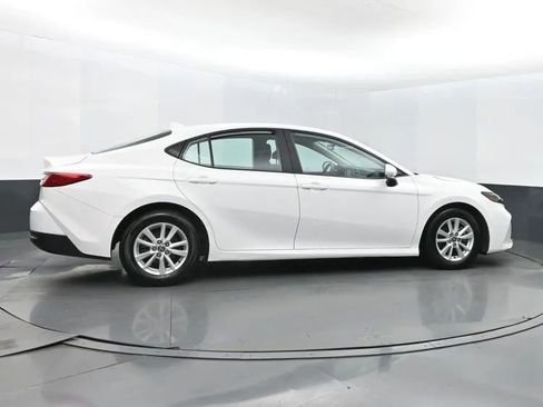 Used 2025 Toyota Camry LE image 4