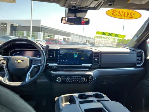 Used 2023 Chevrolet Silverado 1500 LT AWD/4WD image 10