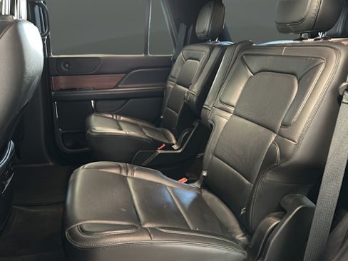 Used 2018 Lincoln Navigator Select AWD/4WD image 22