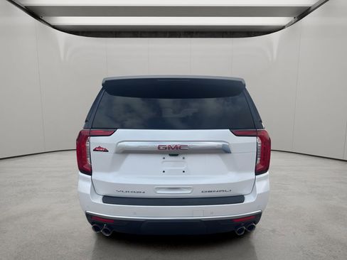 Used 2024 GMC Yukon Denali w/ Advanced Technology Package image 4