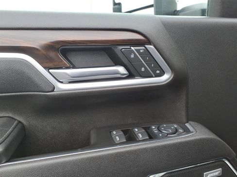 Used 2025 GMC Sierra 2500 SLT w/ SLT Convenience Package image 6