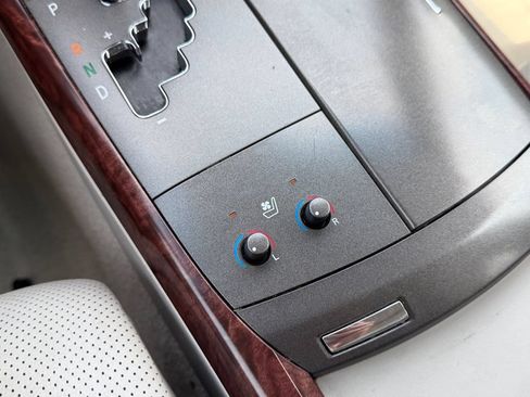 Used 2011 Toyota Avalon Limited FWD image 25