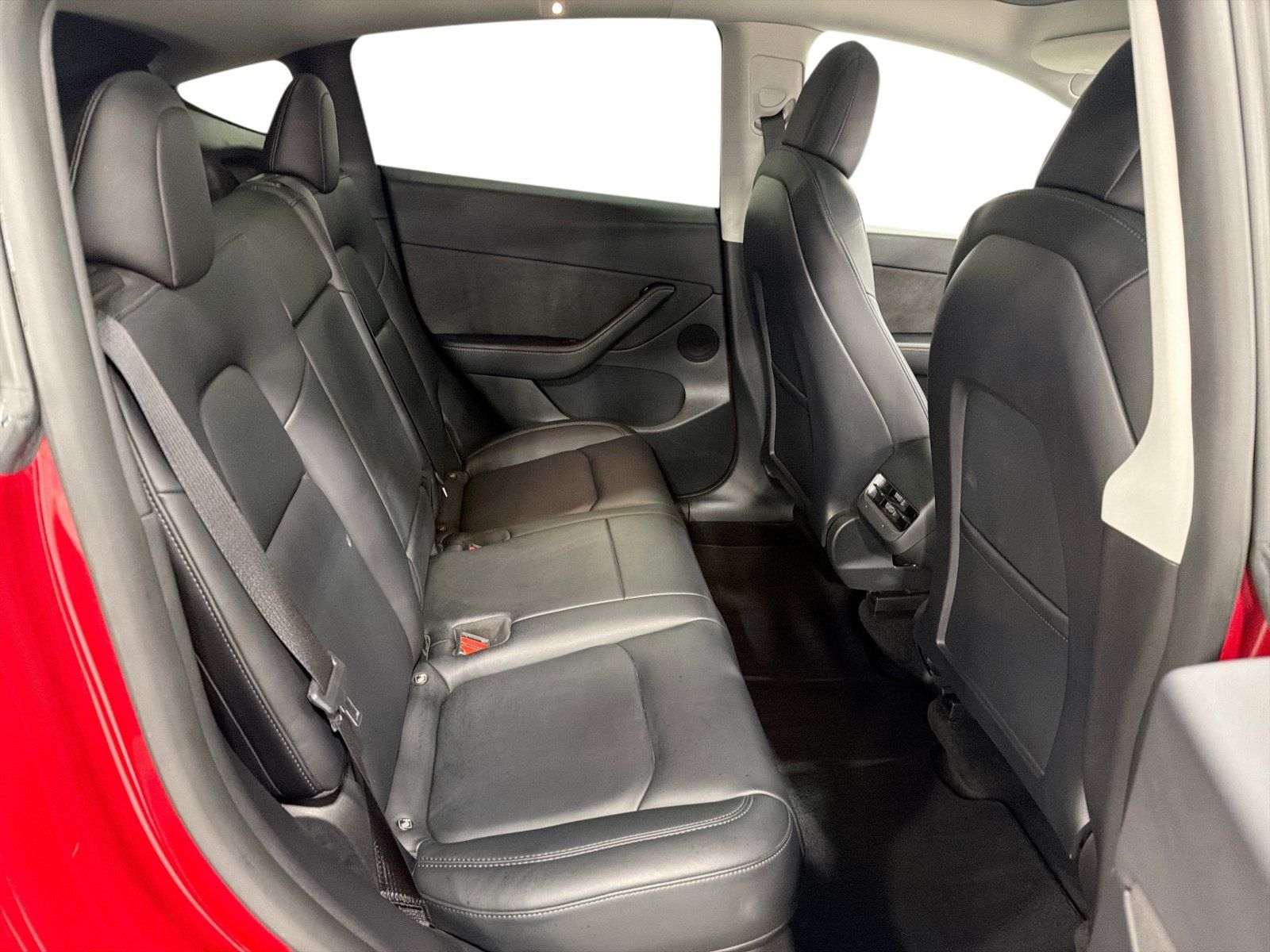 Certified 2022 Tesla Model Y Long Range AWD/4WD image 11