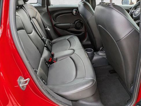 Used 2019 MINI Cooper 4-Door Hardtop image 18