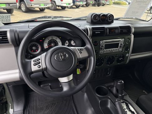 Used 2014 Toyota FJ Cruiser 4WD w/ Convenience Package image 16