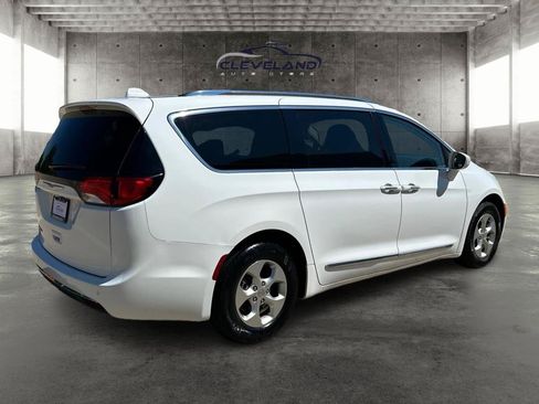 Used 2017 Chrysler Pacifica Touring-L Plus FWD image 3