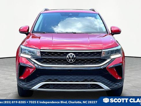Used 2024 Volkswagen Taos SE AWD/4WD image 2