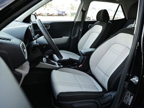 Used 2024 Hyundai Venue SEL image 20