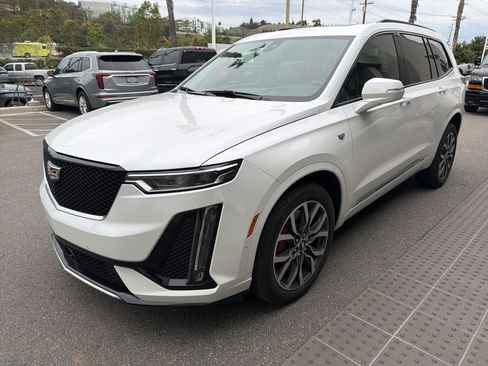 Used 2023 Cadillac XT6 Sport w/ Technology Package image 2