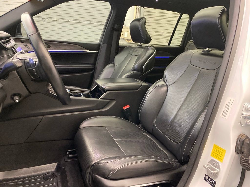 Used 2022 Jeep Grand Cherokee L Overland w/ Luxury Tech Group IV RWD image 22