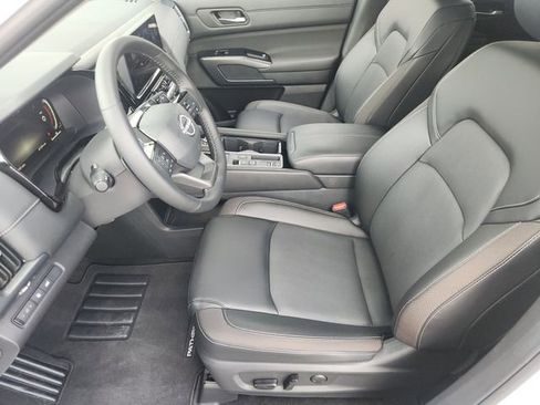 Used 2026 Nissan Pathfinder SL w/ SL Premium Package FWD image 9