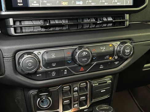 Used 2026 Jeep Gladiator Mojave AWD/4WD image 35