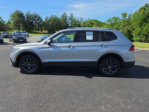 Used 2022 Volkswagen Tiguan SE AWD/4WD image 9