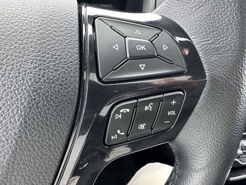 Used 2018 Ford Explorer XLT w/ Equipment Group 202A AWD/4WD image 19