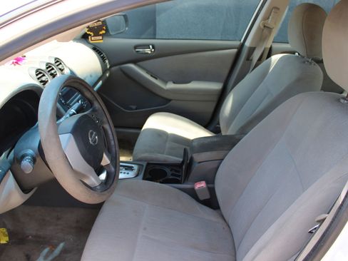 Used 2011 Nissan Altima 2.5 S FWD image 6