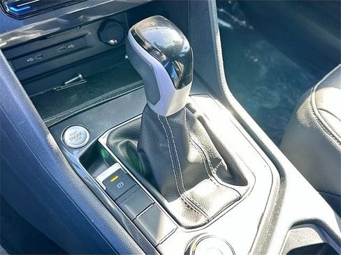 Used 2024 Volkswagen Tiguan SE image 16