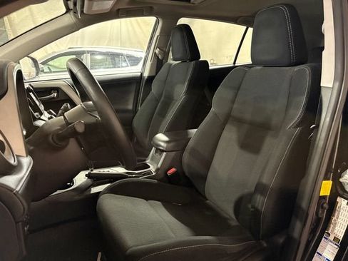 Used 2017 Toyota RAV4 XLE w/ Carpet Mat Package AWD/4WD image 5