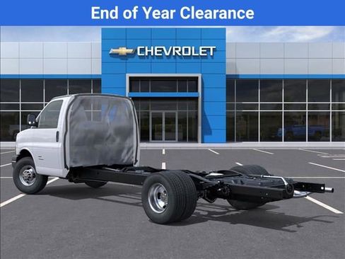 New 2025 Chevrolet Express 4500 w/ Power Convenience Package image 3