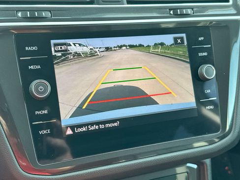 Used 2024 Volkswagen Tiguan SE image 17