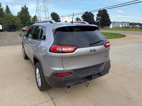 Used 2017 Jeep Cherokee Latitude w/ Comfort/Convenience Group AWD/4WD image 5