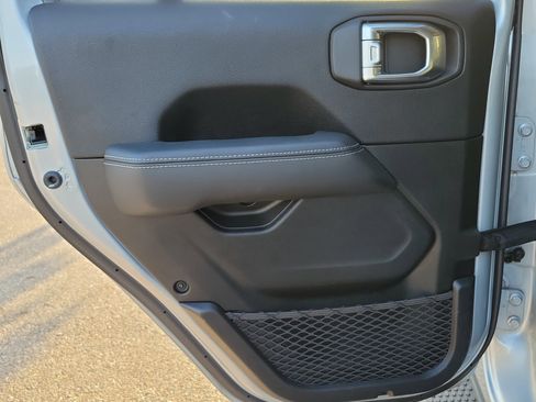 Used 2022 Jeep Wrangler Unlimited Sahara w/ Cold Weather Group image 15