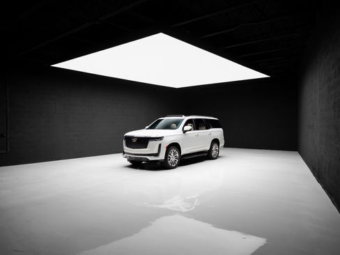 Used 2024 Cadillac Escalade Premium Luxury image 91