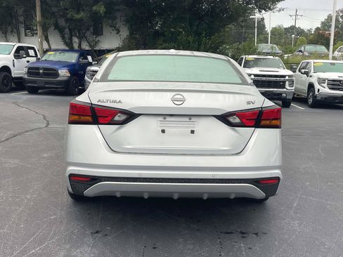 Used 2024 Nissan Altima 2.5 SV FWD image 6