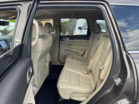 Used 2017 Jeep Grand Cherokee Limited image 18