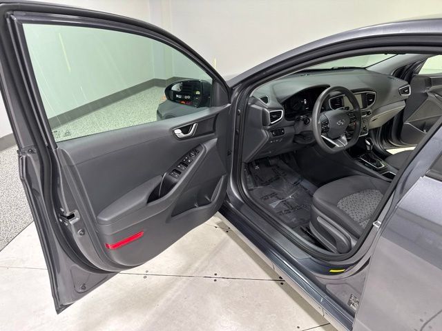Used 2018 Hyundai Ioniq Blue FWD image 6