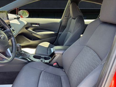 Used 2024 Toyota Corolla SE w/ SE Package FWD image 2