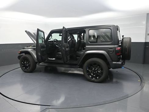 Used 2023 Jeep Wrangler Unlimited Sahara w/ Cold Weather Group AWD/4WD image 34