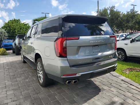 Used 2025 GMC Yukon XL Denali AWD/4WD image 4