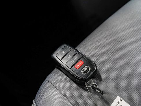 Used 2025 Toyota Corolla SE FWD image 28