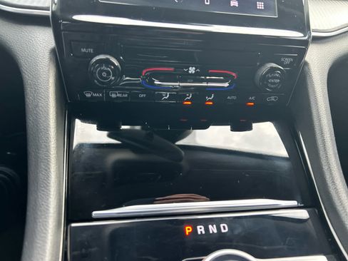 Used 2023 Jeep Grand Cherokee Laredo X AWD/4WD image 26