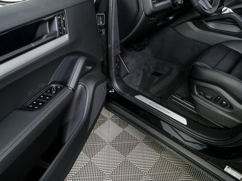 New 2026 Porsche Cayenne image 8