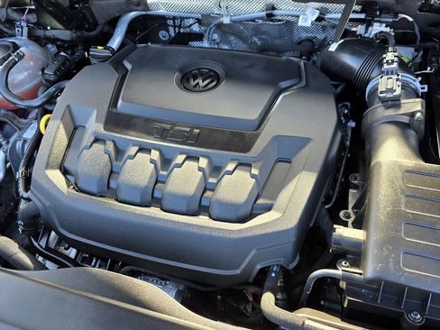 Used 2022 Volkswagen Tiguan SEL R-Line image 11
