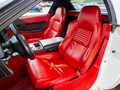 Used 1995 Chevrolet Corvette Convertible RWD image 9