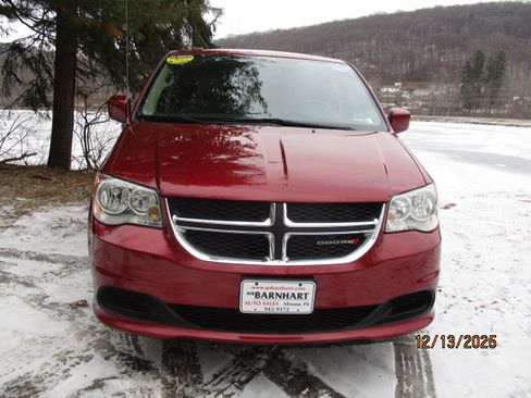 Used 2016 Dodge Grand Caravan SXT w/ UConnect Hands-Free Group image 5
