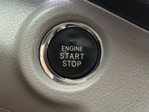 Used 2010 Toyota Highlander Limited AWD/4WD image 17