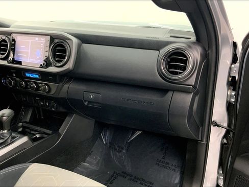 Used 2022 Toyota Tacoma TRD Off-Road image 27