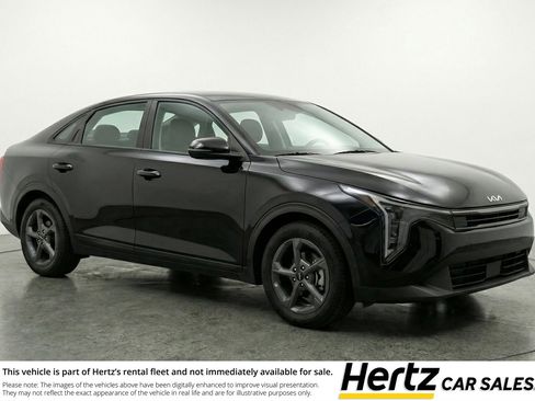 Used 2025 Kia K4 LXS image 1