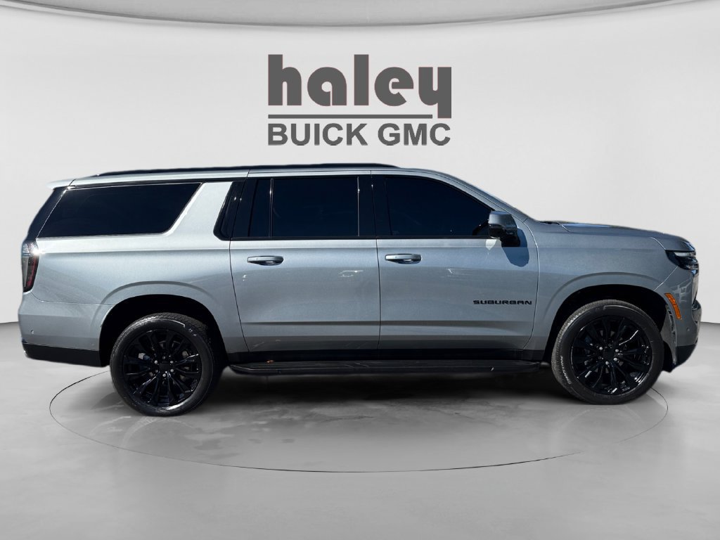 Used 2025 Chevrolet Suburban RST w/ Comfort Package AWD/4WD image 6