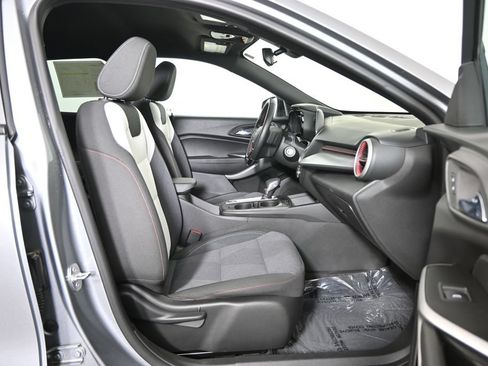 Used 2024 Chevrolet Trax RS w/ Driver Confidence Package FWD image 13