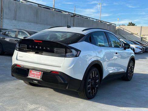 New 2026 Nissan Leaf Platinum+ w/ Cargo Package (Platinum+) FWD image 6